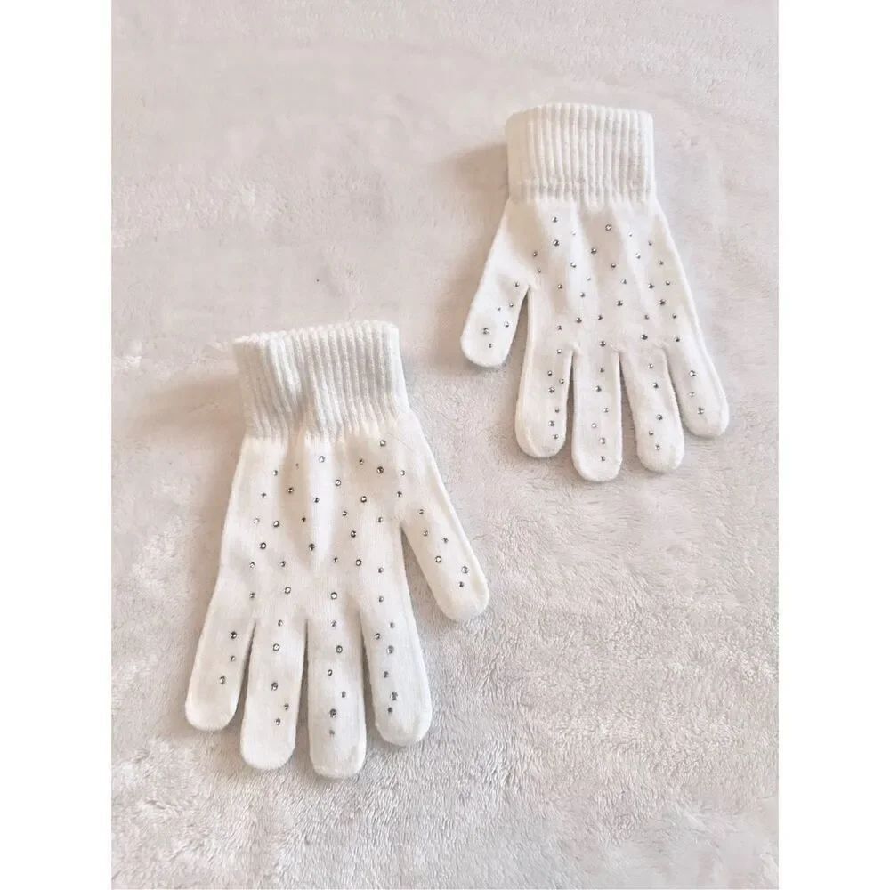Adorable White rhinestone embellished gloves